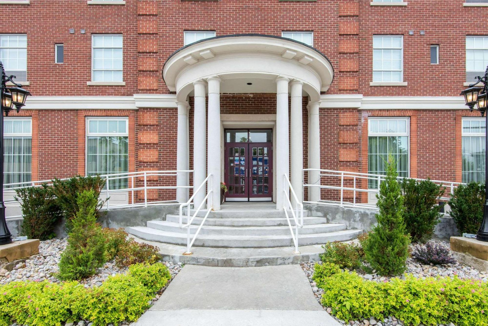 The Champlain Waterfront Hotel Ascend Hotel Collection Орилия Екстериор снимка